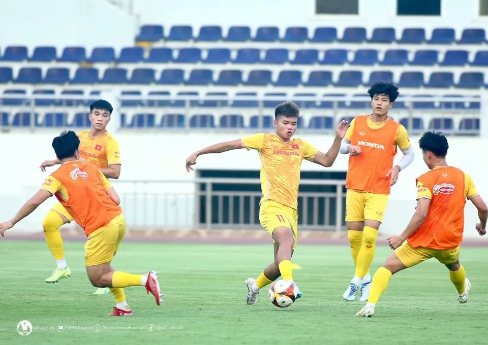Các cầu thủ U22 Việt Nam nỗ lực thể hiện khả năng để cạnh tranh suất tham dự SEA Games 32 - Ảnh 5. Các cầu thủ U22 Việt Nam nỗ lực thể hiện khả năng để cạnh tranh suất tham dự SEA Games 32 - Ảnh 5.