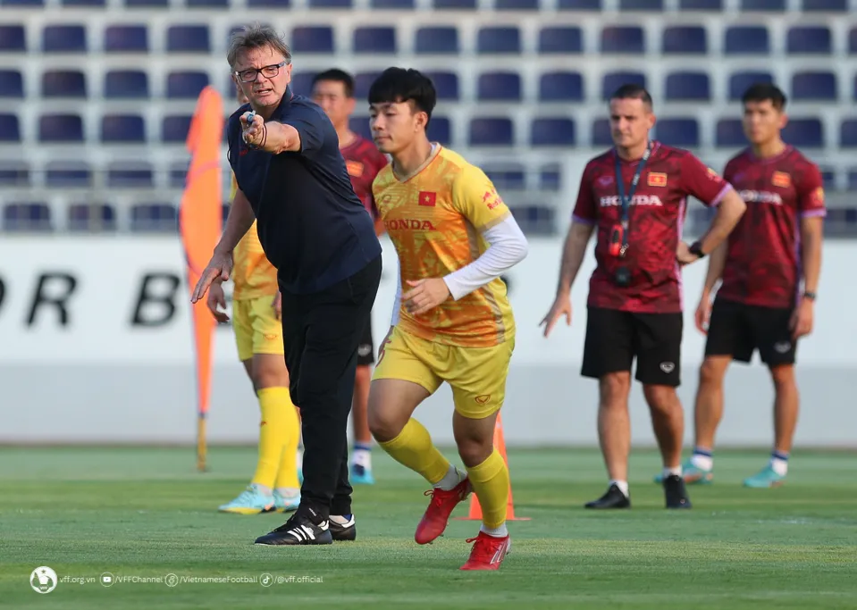 Các cầu thủ U22 Việt Nam nỗ lực thể hiện khả năng để cạnh tranh suất tham dự SEA Games 32 - Ảnh 1. Các cầu thủ U22 Việt Nam nỗ lực thể hiện khả năng để cạnh tranh suất tham dự SEA Games 32 - Ảnh 1.