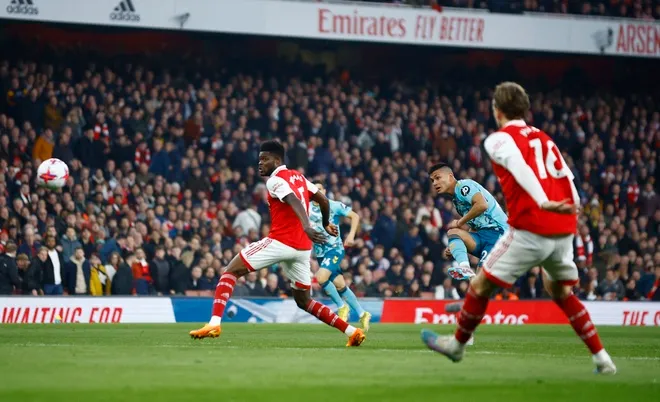 Hòa đội cuối bảng, Arsenal nguy cơ mất ngôi đầu - Ảnh 1. Hòa đội cuối bảng, Arsenal nguy cơ mất ngôi đầu - Ảnh 1.