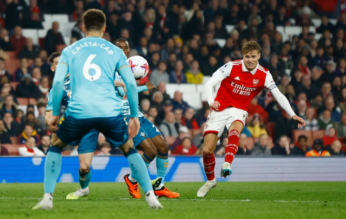 Hòa đội cuối bảng, Arsenal nguy cơ mất ngôi đầu - Ảnh 2. Hòa đội cuối bảng, Arsenal nguy cơ mất ngôi đầu - Ảnh 2.