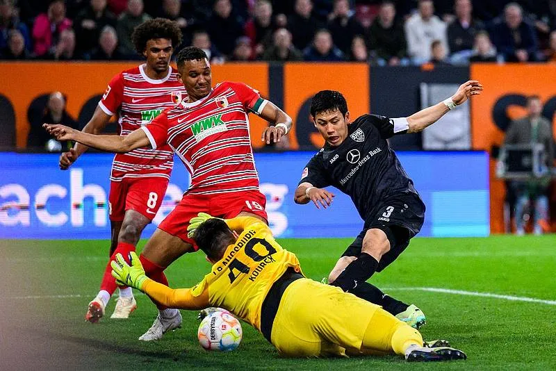 Augsburg chia điểm cùng Stuttgart trên sân nhà - Ảnh 2. Augsburg chia điểm cùng Stuttgart trên sân nhà - Ảnh 2.