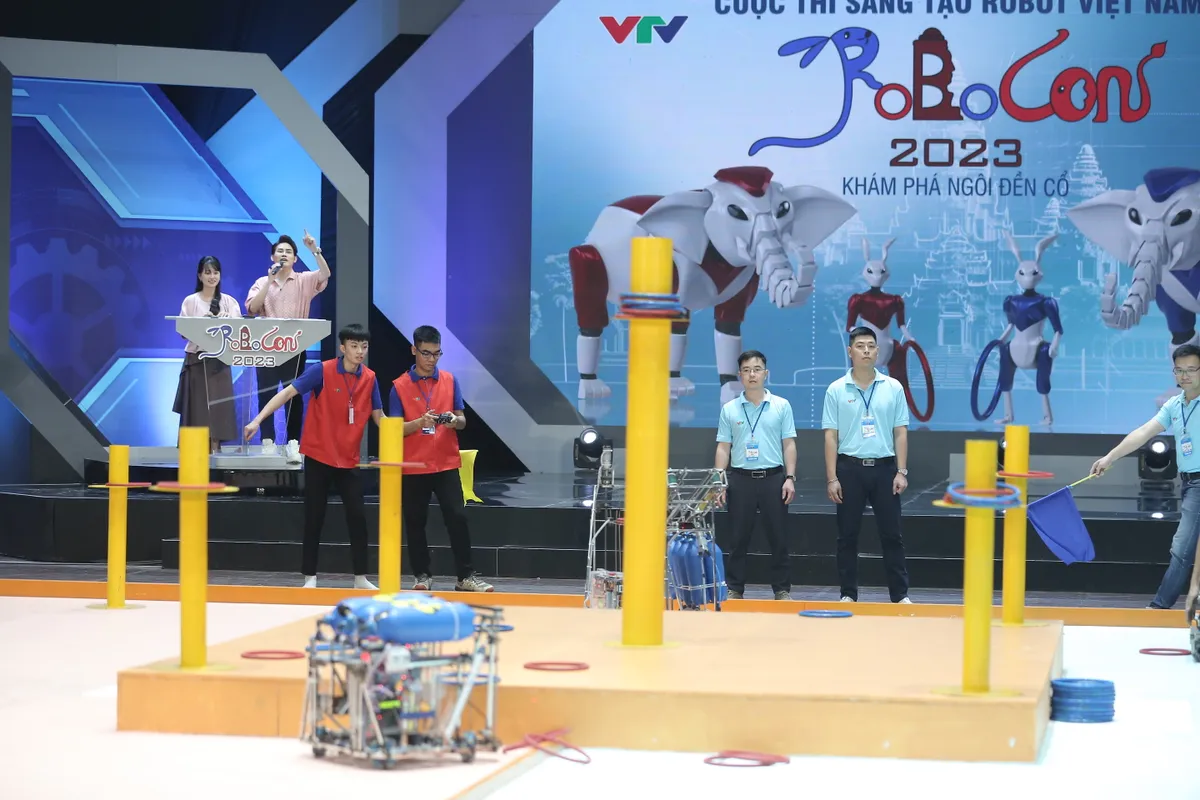 Robocon Việt Nam 2023: Gay cấn ngay từ những trận đầu vòng loại 2 khu vực phía Bắc - Ảnh 10.