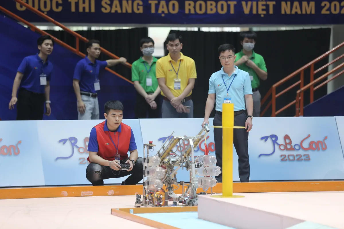 Robocon Việt Nam 2023: Gay cấn ngay từ những trận đầu vòng loại 2 khu vực phía Bắc - Ảnh 15.