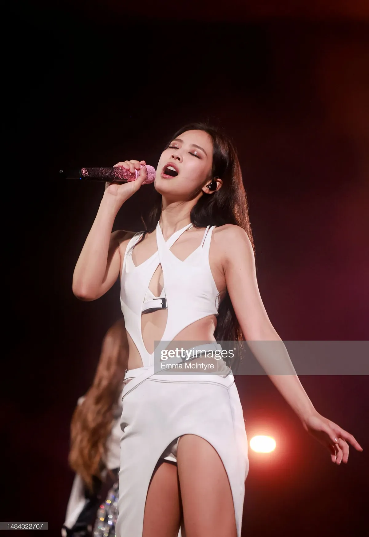 Jennie (BLACKPINK) hở bạo, quá sexy tại Coachella 2023 tuần thứ 2 - Ảnh 4.