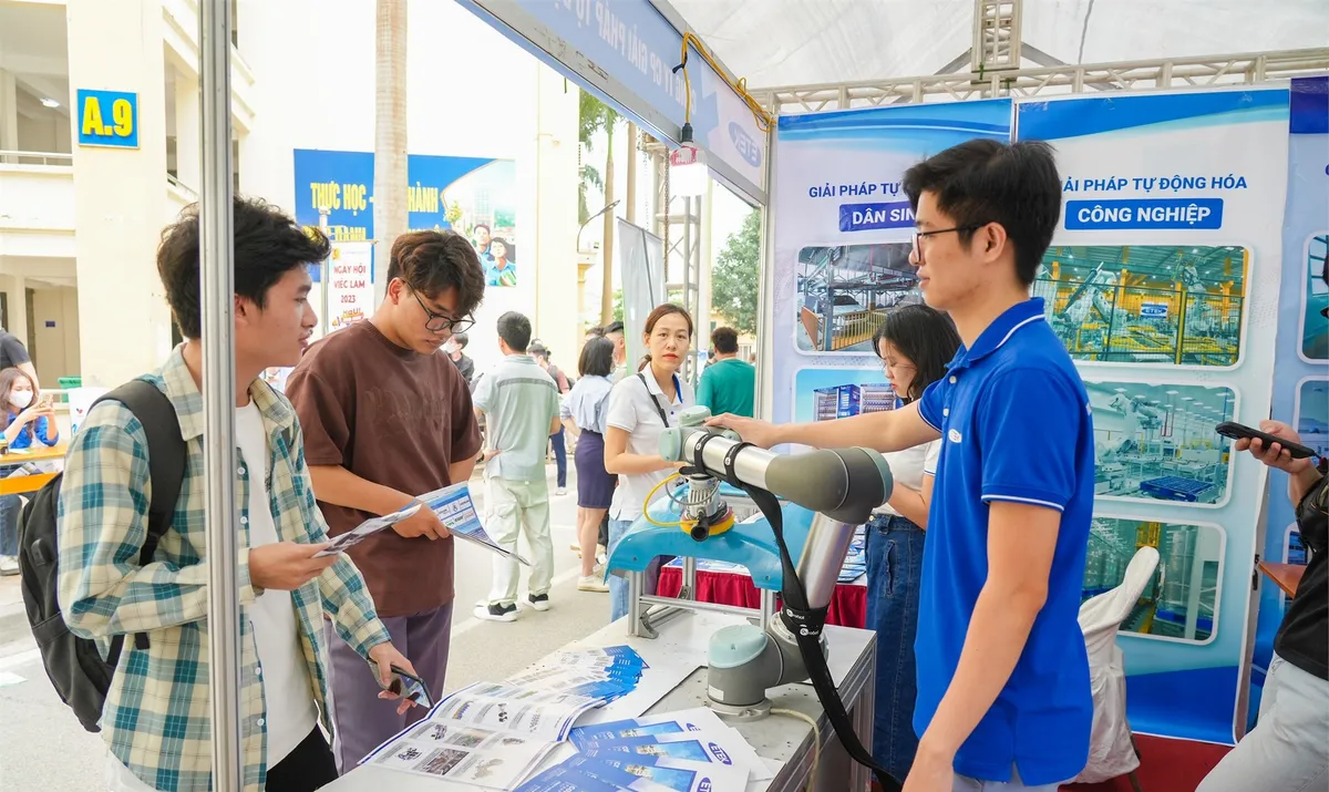 5.000 cơ hội việc làm cho sinh viên năm cuối - Ảnh 1.