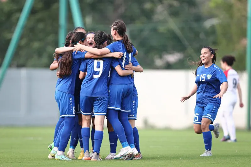 U17 nữ Uzbekistan giành chiến thắng đầu tay ở vòng loại giải U17 nữ châu Á 2024 - Ảnh 2. U17 nữ Uzbekistan giành chiến thắng đầu tay ở vòng loại giải U17 nữ châu Á 2024 - Ảnh 2.
