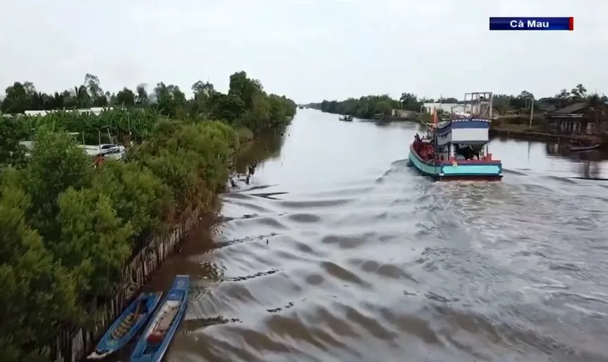 Huy động sức dân trong phòng chống sạt lở - Ảnh 2.