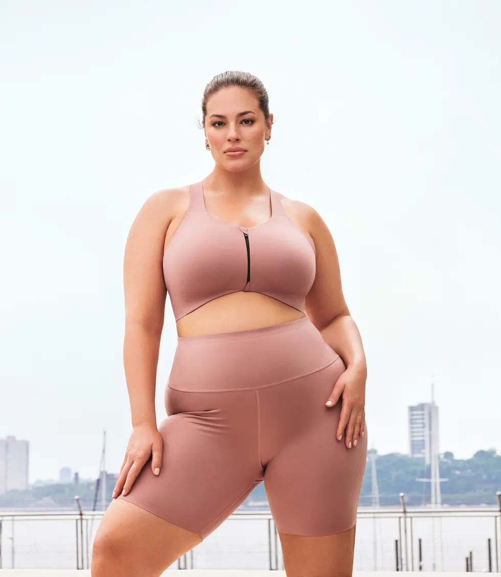 Nàng mẫu ngoại cỡ Ashley Graham được bình chọn là Người phụ nữ gợi cảm nhất năm 2023 - Ảnh 2.