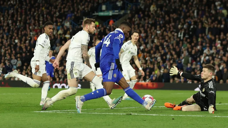 Leeds United và Leicester City chia điểm kịch tính - Ảnh 2. Leeds United và Leicester City chia điểm kịch tính - Ảnh 2.