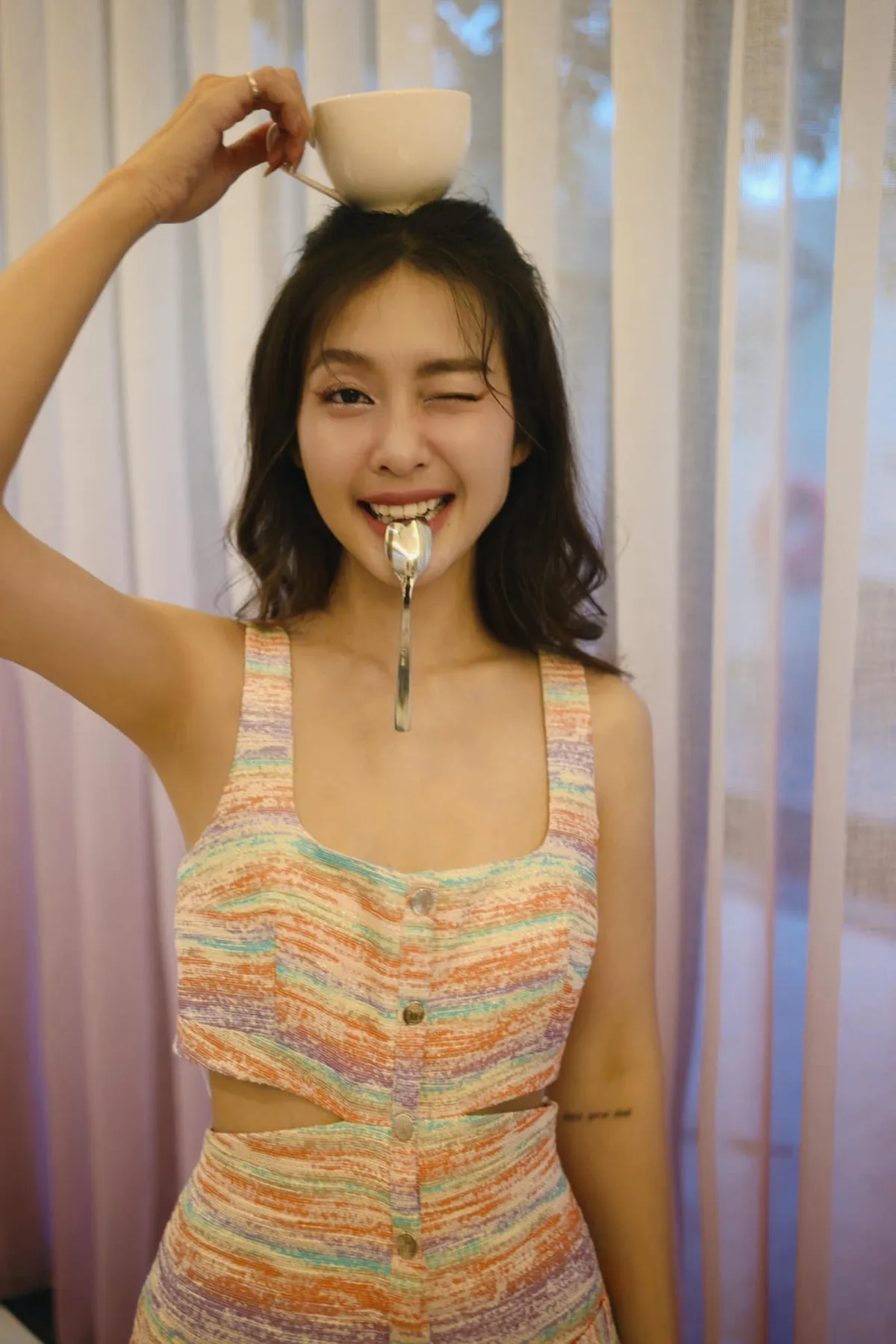 Khả Ngân bất ngờ với tiết trời Hà Nội - Ảnh 1. Khả Ngân bất ngờ với tiết trời Hà Nội - Ảnh 1.