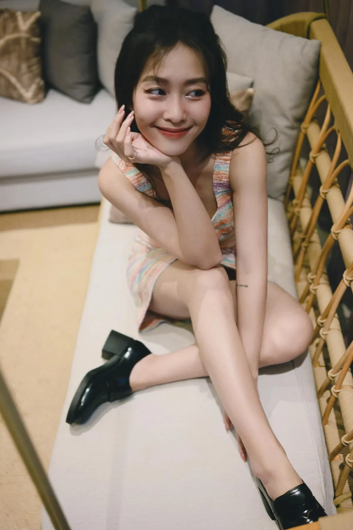 Khả Ngân bất ngờ với tiết trời Hà Nội - Ảnh 3. Khả Ngân bất ngờ với tiết trời Hà Nội - Ảnh 3.