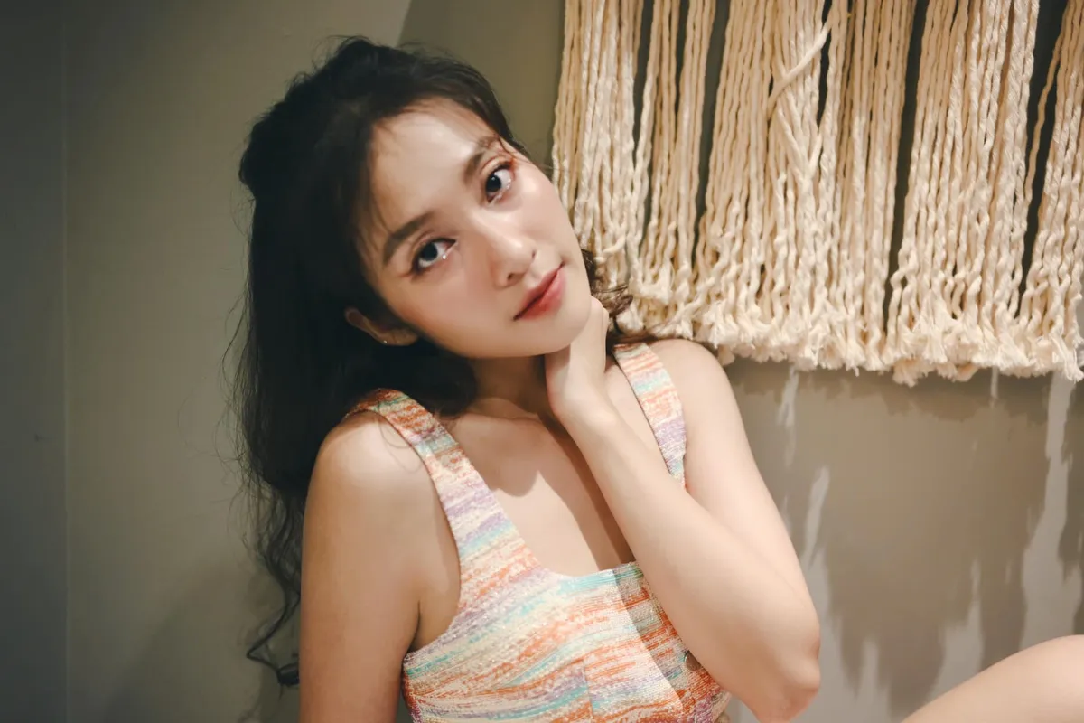 Khả Ngân bất ngờ với tiết trời Hà Nội - Ảnh 5. Khả Ngân bất ngờ với tiết trời Hà Nội - Ảnh 5.