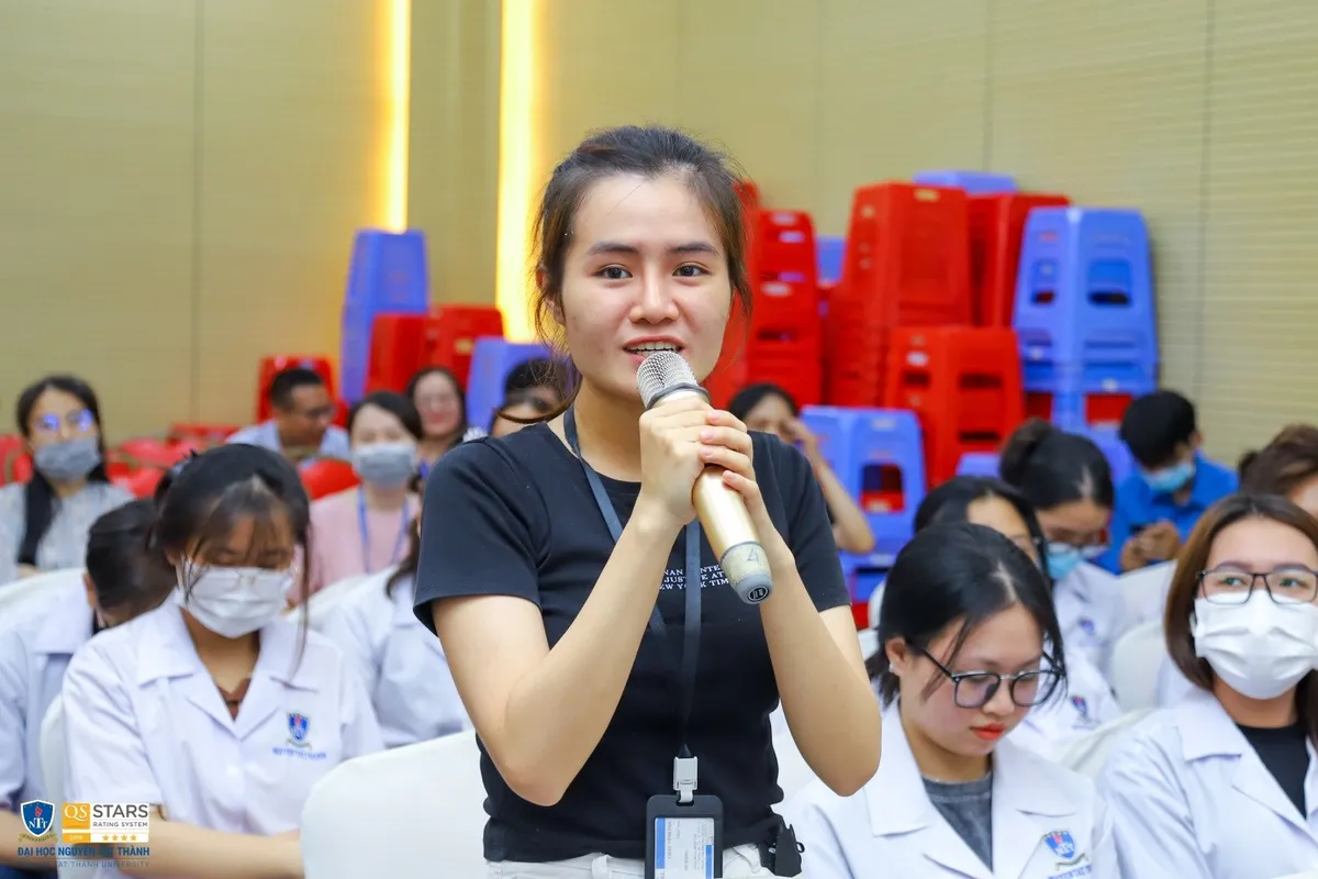 Gần 200 sinh vi&ecirc;n tham dự Hội thảo khởi nghiệp đổi mới s&aacute;ng tạo - Ảnh 4.