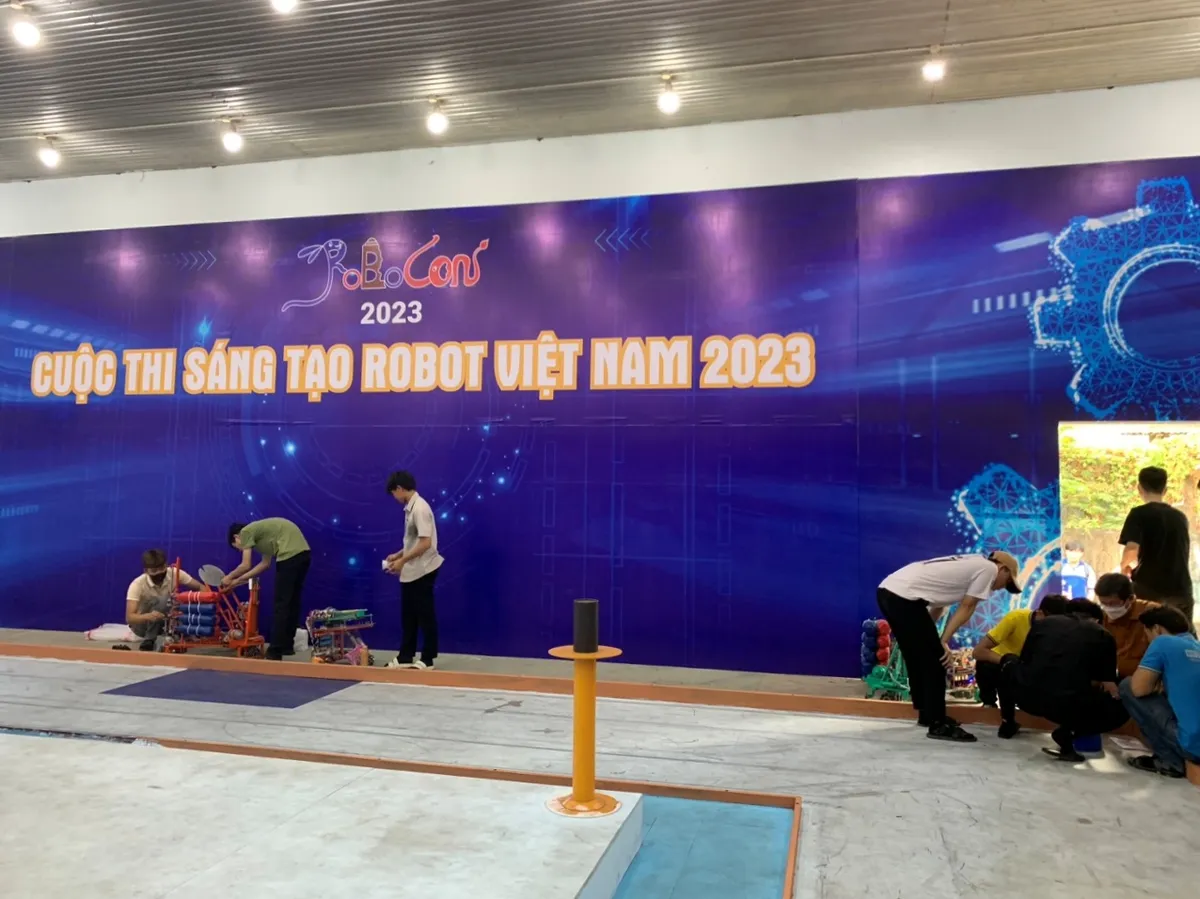 Robocon Việt Nam 2023: Những hình ảnh đầu tiên trong buổi thử sân tại vòng loại khu vực phía Nam - Ảnh 10.