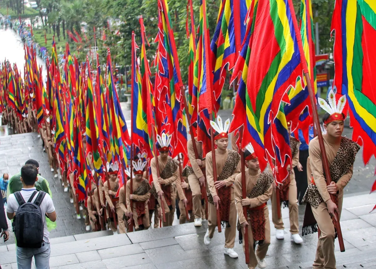 Chủ tịch nước Võ Văn Thưởng dâng hương tưởng niệm, tri ân các Vua Hùng  - Ảnh 5.