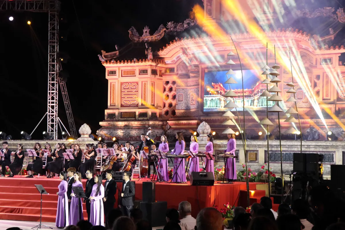 Khai mạc Festival nghề truyền thống Huế 2023 - Ảnh 1.