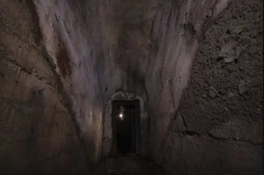 Kh&aacute;m ph&aacute; th&agrave;nh phố dưới th&agrave;nh phố ở Albania - Ảnh 1.