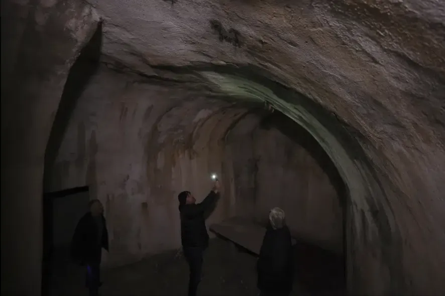 Kh&aacute;m ph&aacute; th&agrave;nh phố dưới th&agrave;nh phố ở Albania - Ảnh 2.