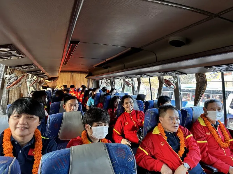 ĐT nữ Việt Nam tới Kathmandu, tập nhẹ làm quen với thời tiết Nepal - Ảnh 1. ĐT nữ Việt Nam tới Kathmandu, tập nhẹ làm quen với thời tiết Nepal - Ảnh 1.
