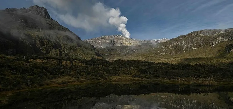 Colombia kêu gọi người dân ở gần núi lửa sơ tán - Ảnh 1.