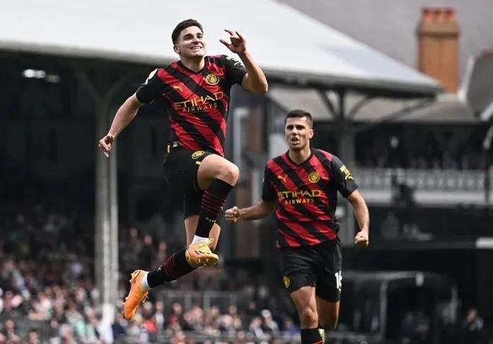 Haaland lập kỷ lục, Man City lên ngôi đầu Ngoại hạng Anh - Ảnh 3. Haaland lập kỷ lục, Man City lên ngôi đầu Ngoại hạng Anh - Ảnh 3.