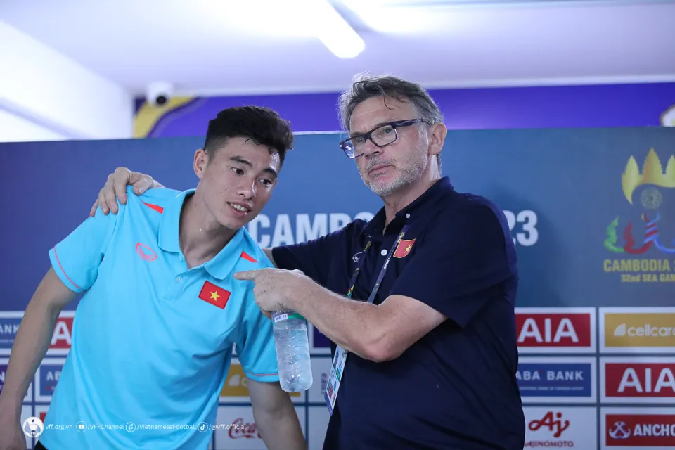 HLV Philippe Troussier: “Trận thắng đầu tiên sẽ là nền tảng cho các trận tiếp theo” - Ảnh 2.