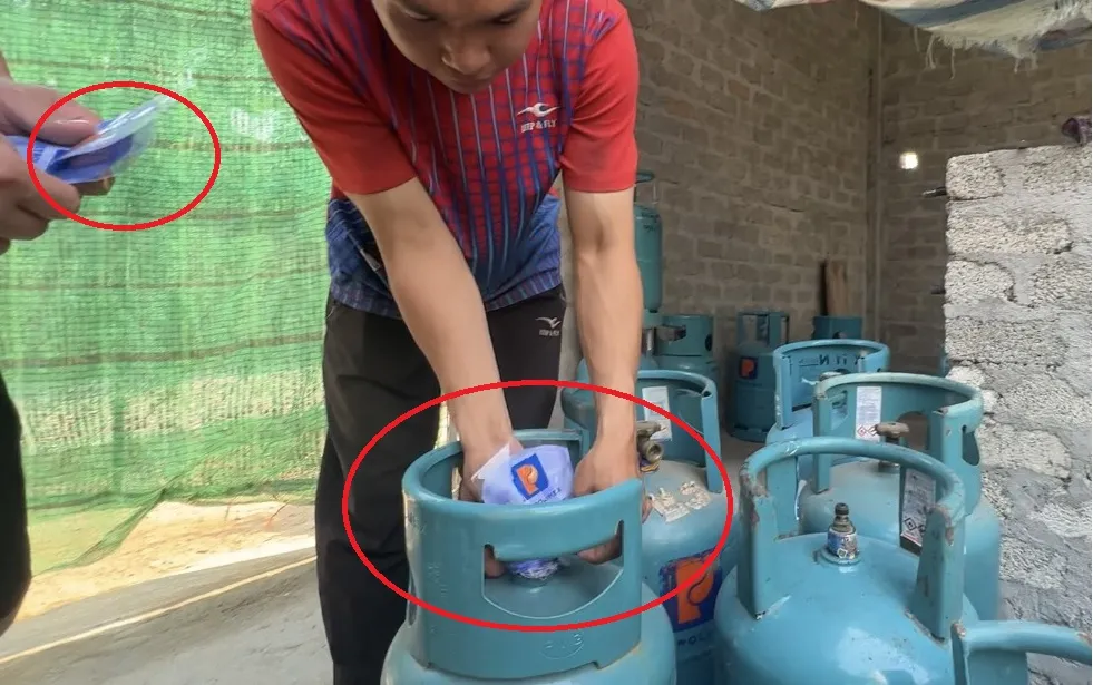 Quảng Bình: Phát hiện đường dây nghi gas giả, kho hàng là chuồng gà - Ảnh 4.