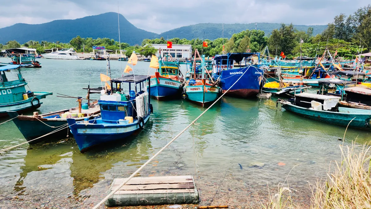 Kiên Giang ngăn chặn nguy cơ cháy, nổ tàu cá - Ảnh 1.