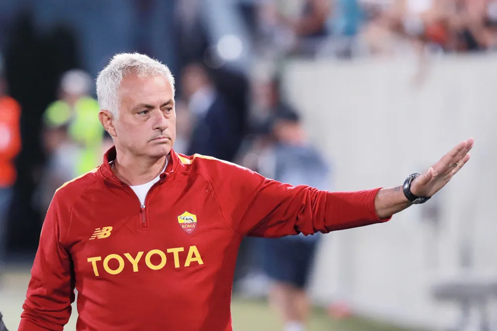 Mourinho được đề nghị hợp đồng kỷ lục trong giới HLV - Ảnh 2. Mourinho được đề nghị hợp đồng kỷ lục trong giới HLV - Ảnh 2.