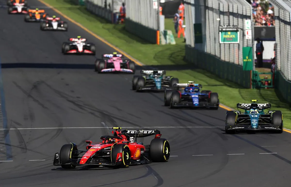 F1 | Ferrari muốn FIA xem xét lại án phạt của Carlos Sainz - Ảnh 1. F1 | Ferrari muốn FIA xem xét lại án phạt của Carlos Sainz - Ảnh 1.