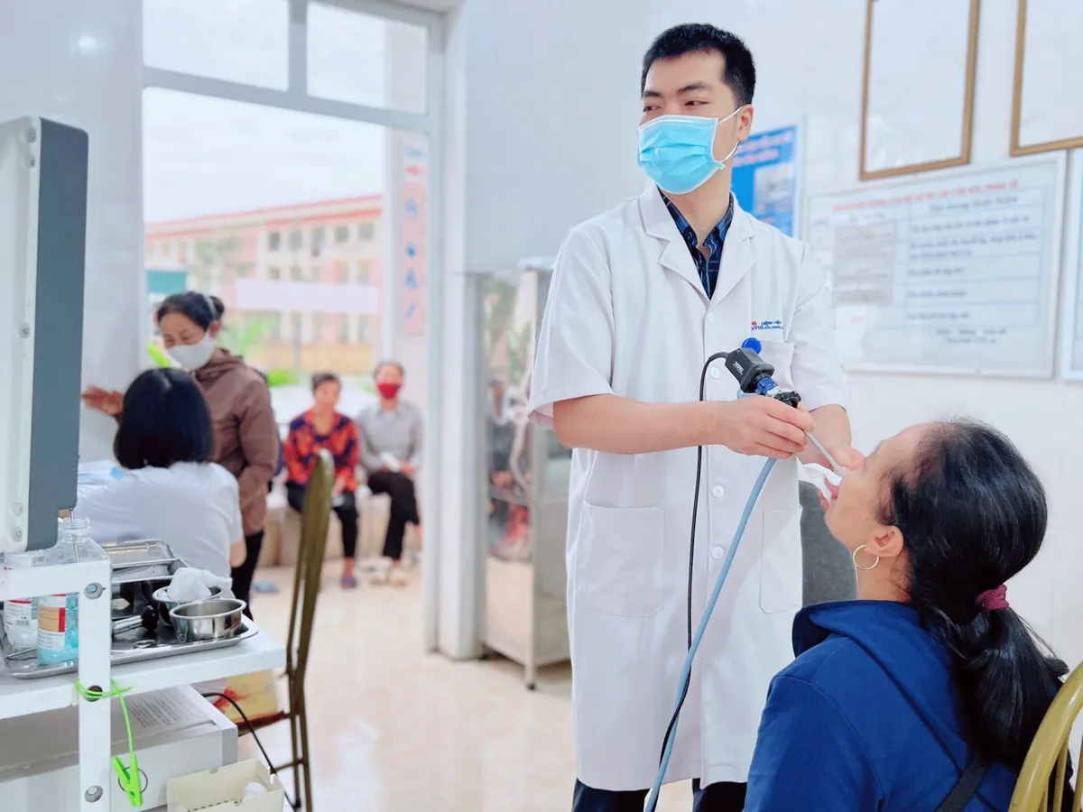 Khám sàng lọc miễn phí cho người dân vùng quê từng liên tiếp có ca bệnh ung thư - Ảnh 6.