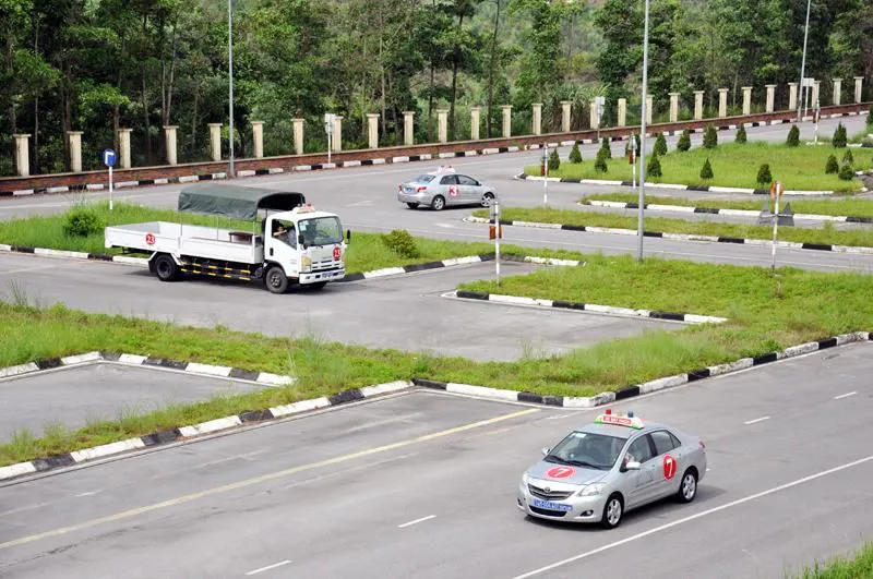 Yêu cầu đổi mới, chống tiêu cực trong sát hạch, đào tạo lái xe - Ảnh 1.