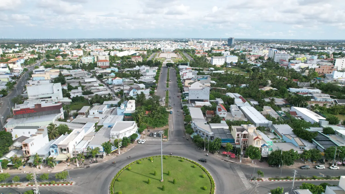 Con đường ở Bạc Liêu 20 năm chưa thông tuyến vì vướng 2 căn nhà - Ảnh 1.