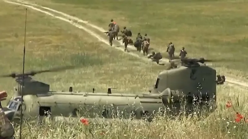 Mỹ ph&ecirc; duyệt b&aacute;n trực thăng Chinook cho Đức - Ảnh 1.