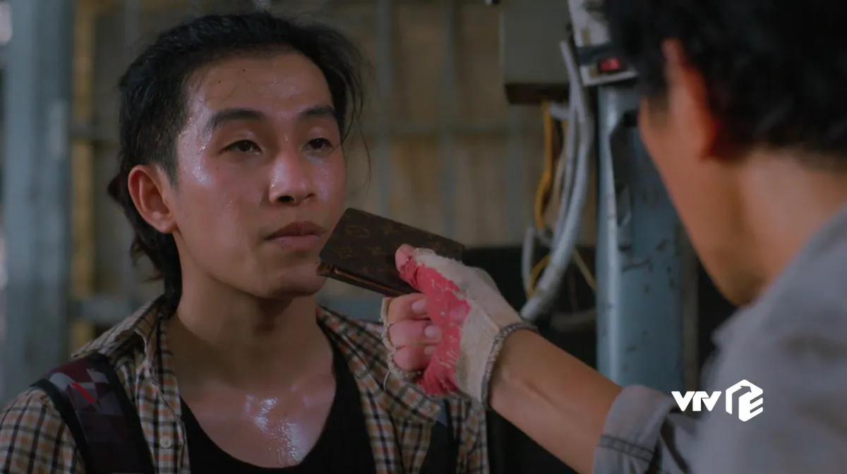 Em trai B&aacute;t b&aacute;o đời của Luyến ho&agrave;n lương trong Gia đ&igrave;nh vui bất th&igrave;nh l&igrave;nh - Ảnh 1.