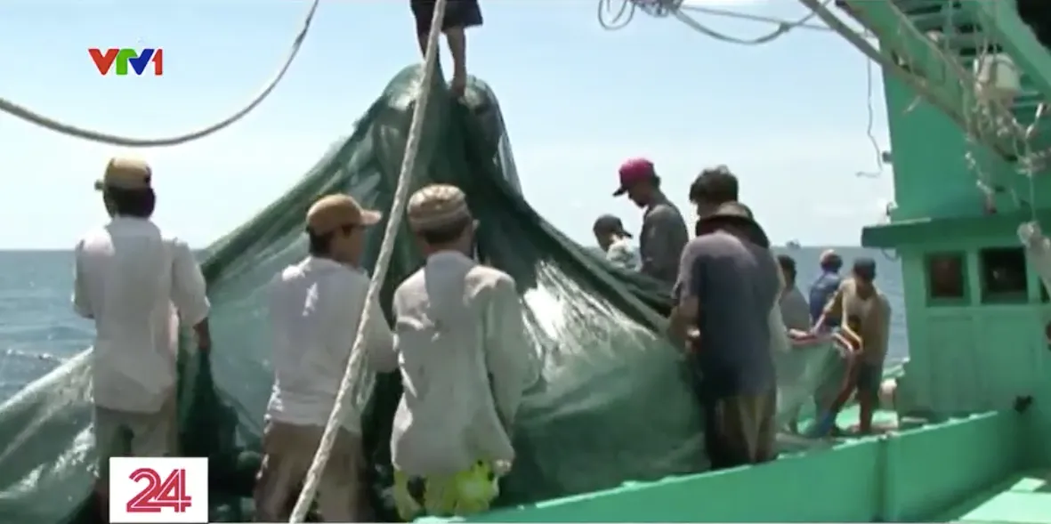 Những g&oacute;c khuất của nghề biển - Ảnh 1.