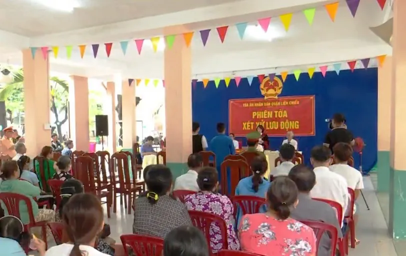 Vụ vợ chồng đổi l&aacute;i tr&ecirc;n đ&egrave;o Hải V&acirc;n: Tuy&ecirc;n phạt tổng cộng 30 th&aacute;ng t&ugrave; treo - Ảnh 1.