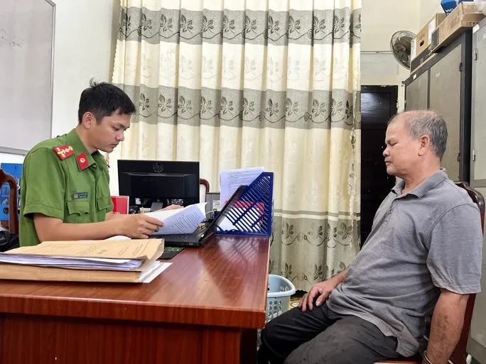 Khen thưởng lực lượng truy bắt đối tượng đâm trọng thương Chủ tịch UBND phường - Ảnh 2.