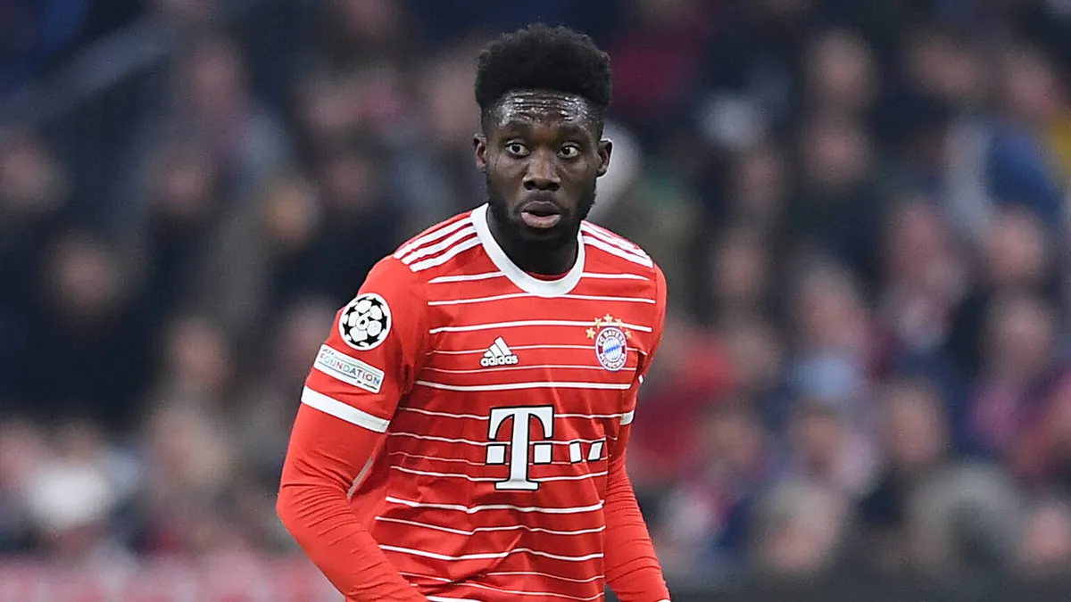 Nhiều &ocirc;ng lớn muốn c&oacute; Alphonso Davies - Ảnh 1.