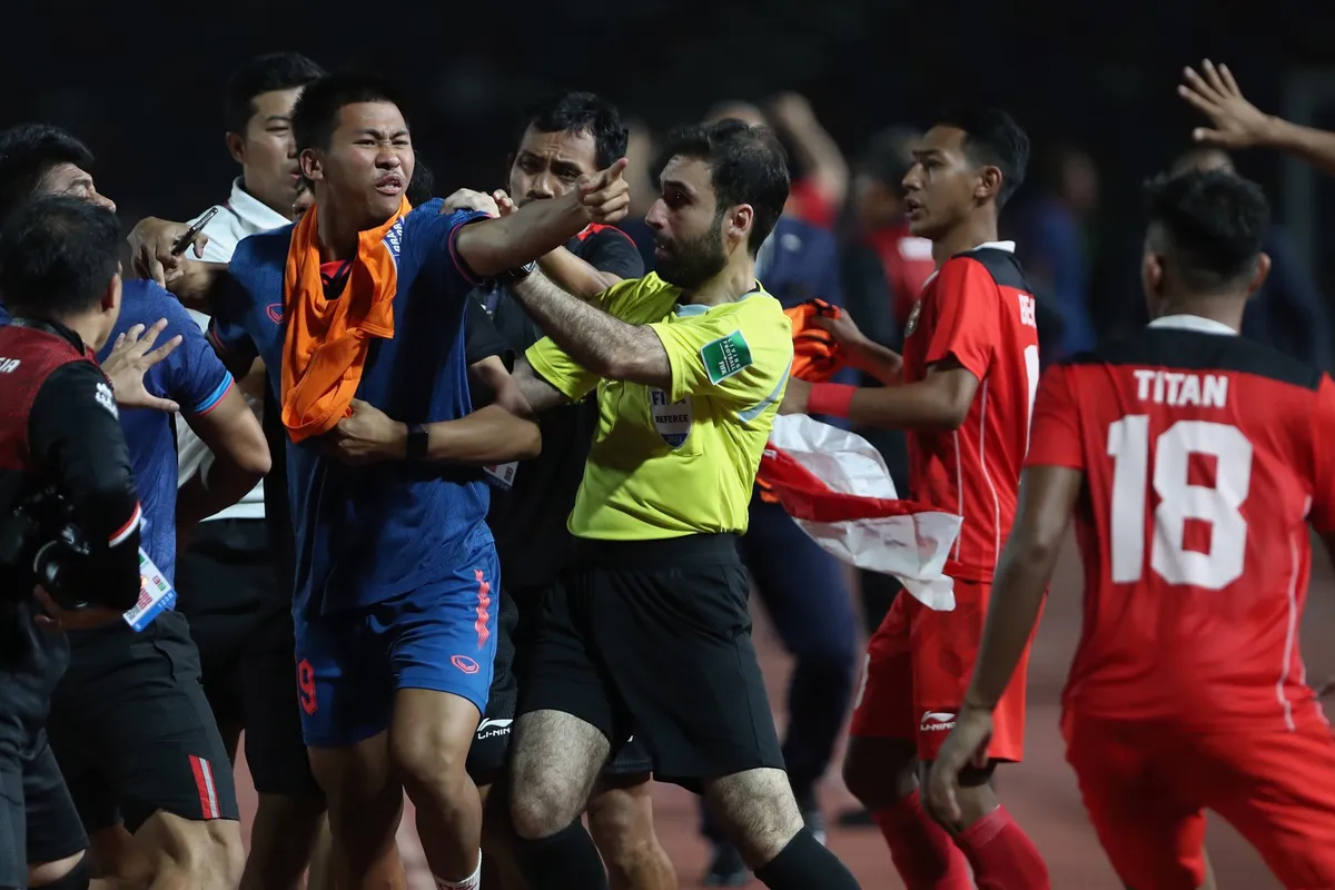 Indonesia và Thái Lan đối mặt án phạt từ AFC - Ảnh 2. Indonesia và Thái Lan đối mặt án phạt từ AFC - Ảnh 2.