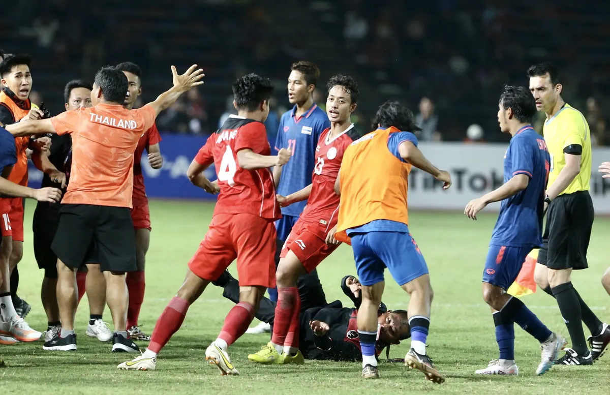 Thái Lan ra án phạt vụ ẩu đả trong trận chung kết SEA Games 32 - Ảnh 2. Thái Lan ra án phạt vụ ẩu đả trong trận chung kết SEA Games 32 - Ảnh 2.