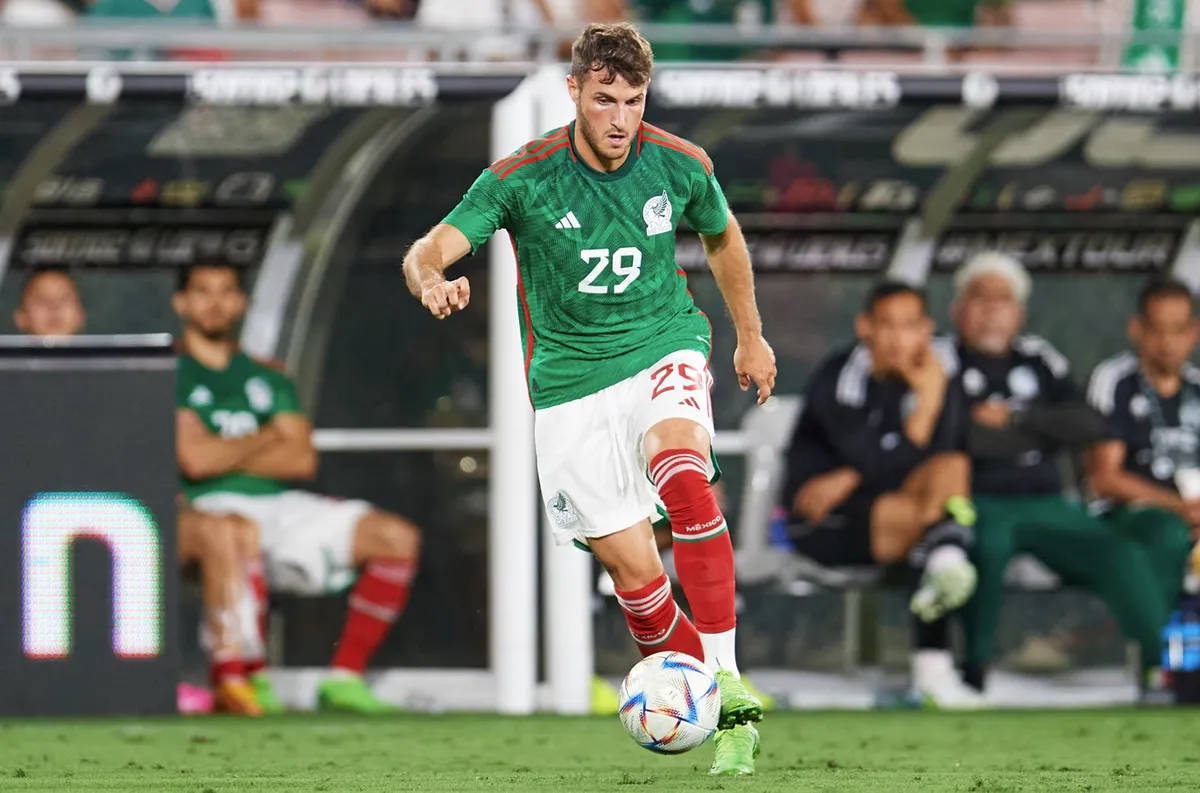 T&agrave;i năng trẻ người Mexico muốn thi đấu cho Real Madrid - Ảnh 1.