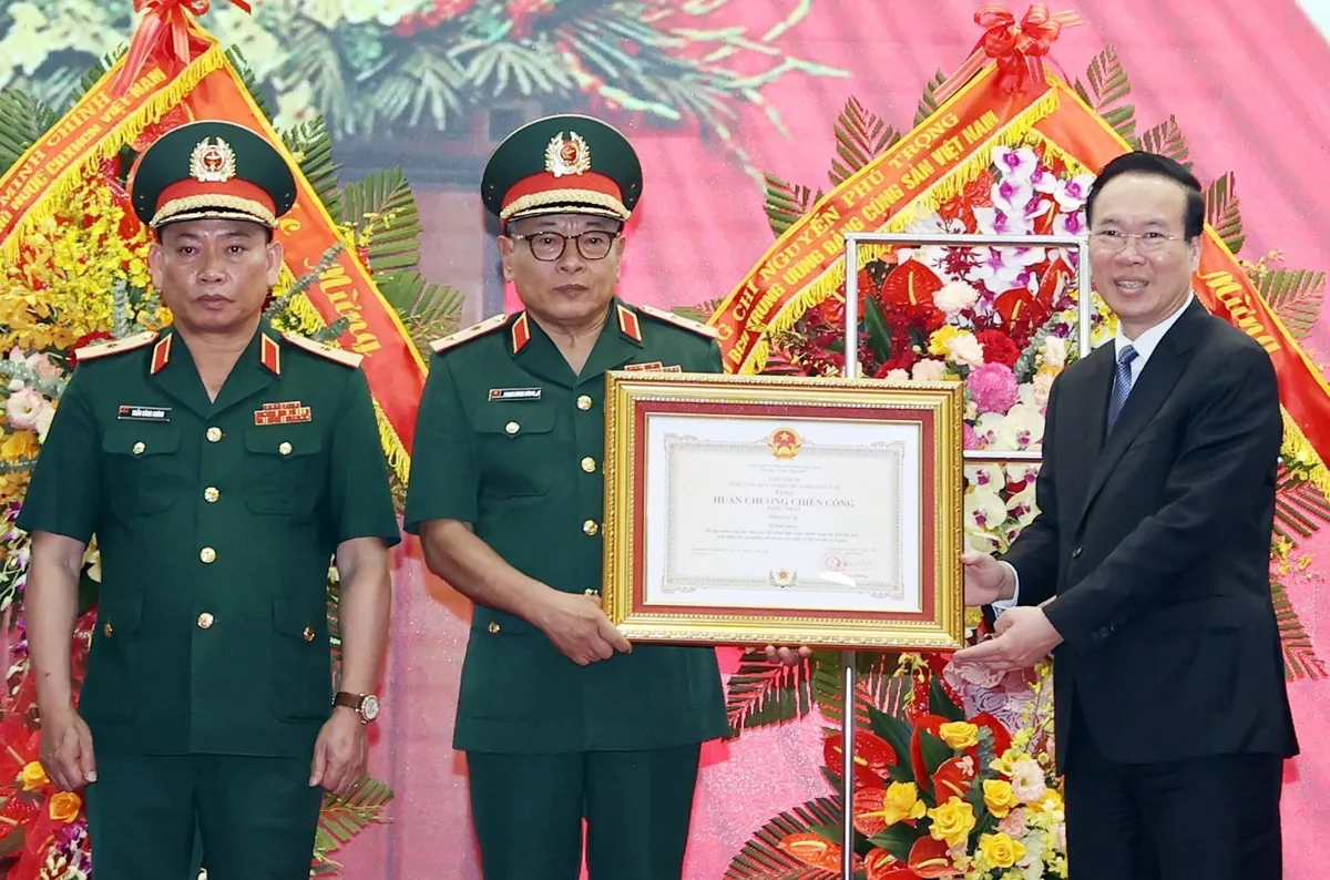 Tổng cục II Bộ Quốc ph&ograve;ng nhận Hu&acirc;n chương chiến c&ocirc;ng hạng Nhất - Ảnh 2.