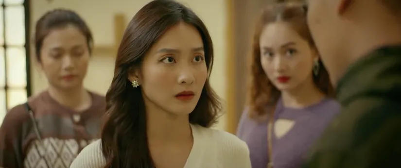 Gia đình mình vui bất thình lình - Tập 22: Sung sướng vì đẩy ngã celeb, Hà chưa nhận ra biểu hiện lạ của chồng - Ảnh 27.
