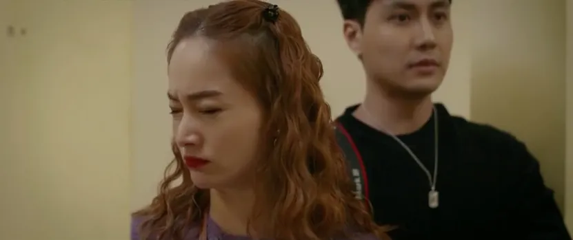 Gia đình mình vui bất thình lình - Tập 22: Sung sướng vì đẩy ngã celeb, Hà chưa nhận ra biểu hiện lạ của chồng - Ảnh 38.
