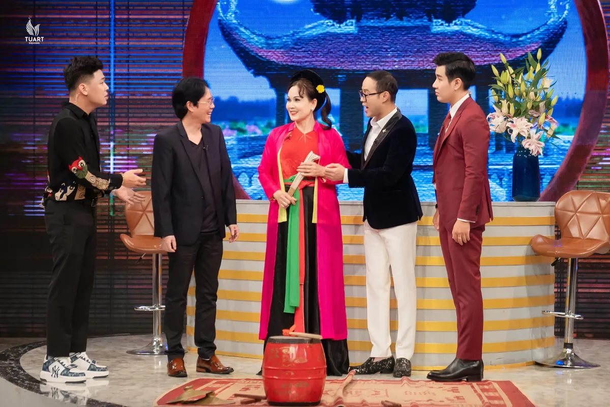 Chuyện t&igrave;nh y&ecirc;u V&acirc;n Quyền - Đo&agrave;n Vinh: Bắt đầu từ ch&ugrave;m hoa bưởi, đ&aacute;p lại bằng&hellip; 2 quả trứng g&agrave; luộc - Ảnh 1.