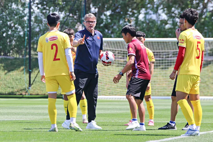 U23 Việt Nam là chủ nhà vòng bảng tại vòng loại U23 châu Á 2024 - Ảnh 1. U23 Việt Nam là chủ nhà vòng bảng tại vòng loại U23 châu Á 2024 - Ảnh 1.