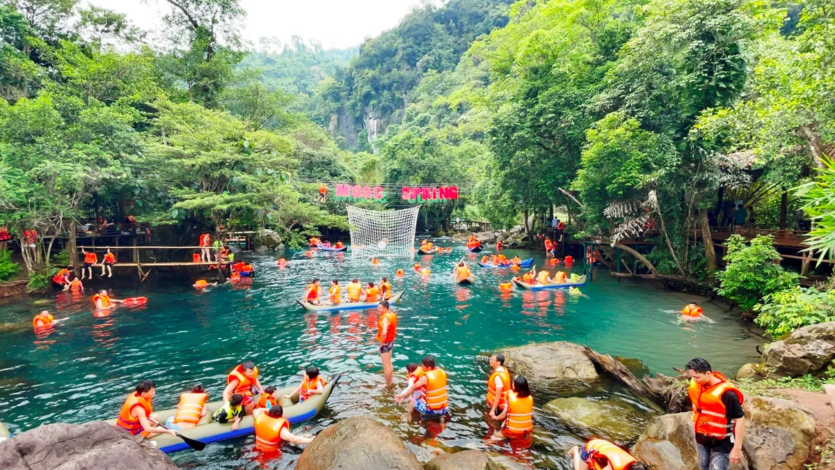 Tưng bừng các hoạt động vui chơi giải trí trên cả nước dịp lễ 30/4, 1/5 - Ảnh 2.