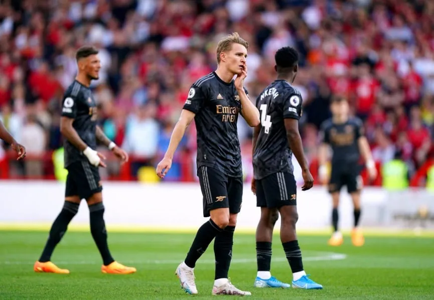 Thua Nottingham Forest, Arsenal chính thức hết cửa vô địch Ngoại hạng Anh - Ảnh 2. Thua Nottingham Forest, Arsenal chính thức hết cửa vô địch Ngoại hạng Anh - Ảnh 2.