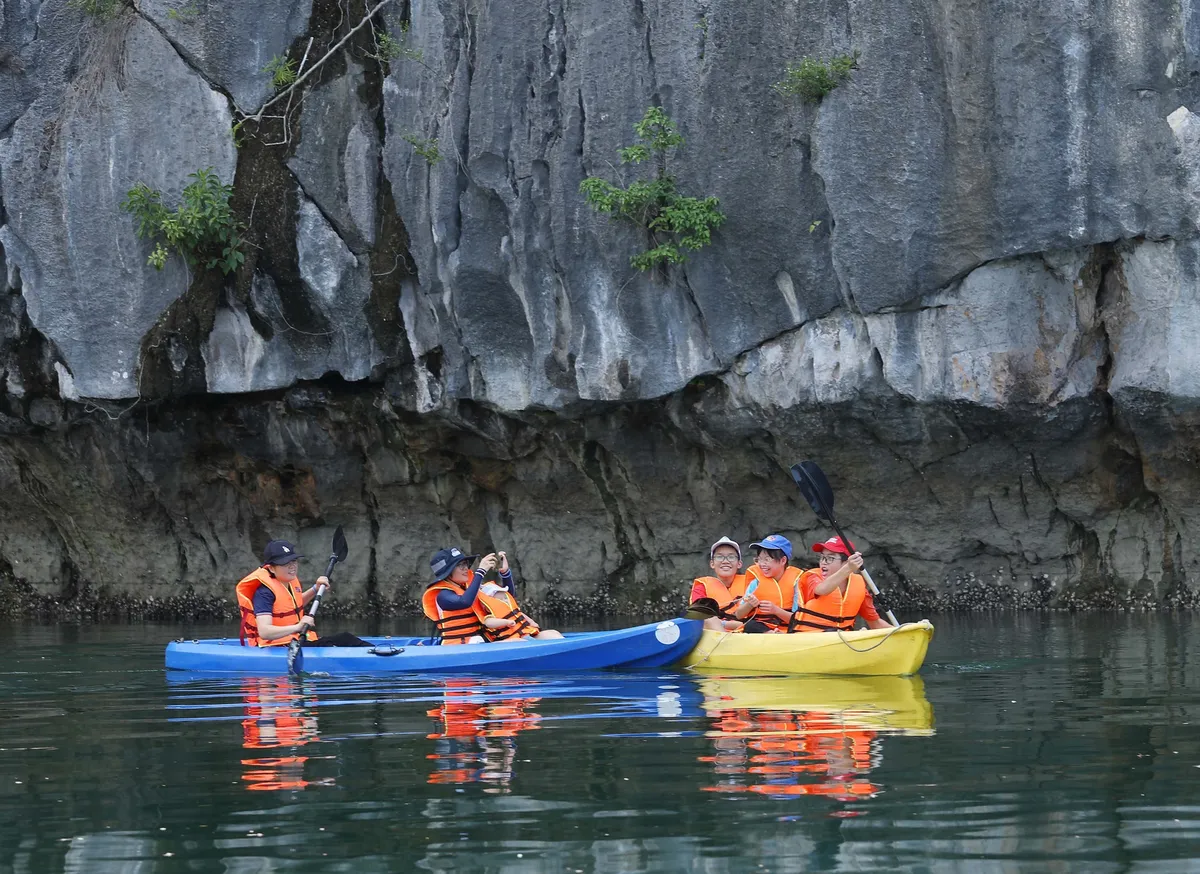 Tour nội địa hè giá cao khiến du khách chùn chân - Ảnh 1.